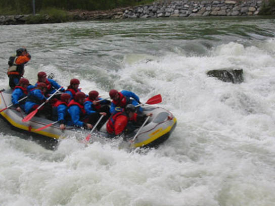 Boot 2 im Wildwasser