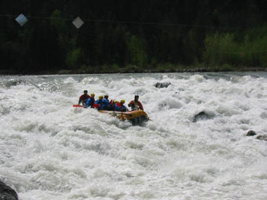 Boot 3 im Wildwasser